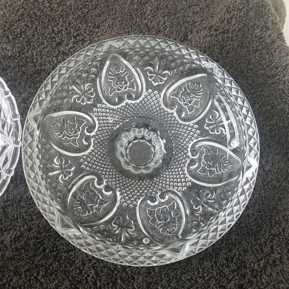 Bowl vntg molded glass Lidded Serving Pattern: Hearts & Fleur De Lys 1970s - Picture 5 of 9